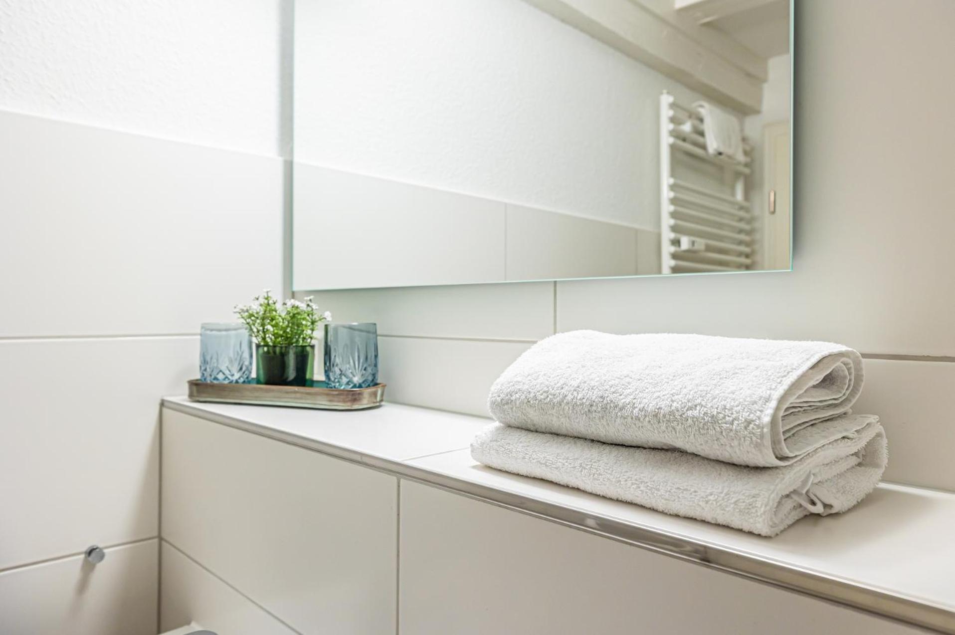 Apartment Fewo1846 - Im Sonnenhof - Komfortable 2-zimmer-wohnung Im Stadtzentrum *